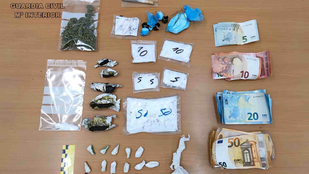 Detenido en Navarra tras ser interceptado en su furgoneta con cuatro tipos de droga listos para la venta