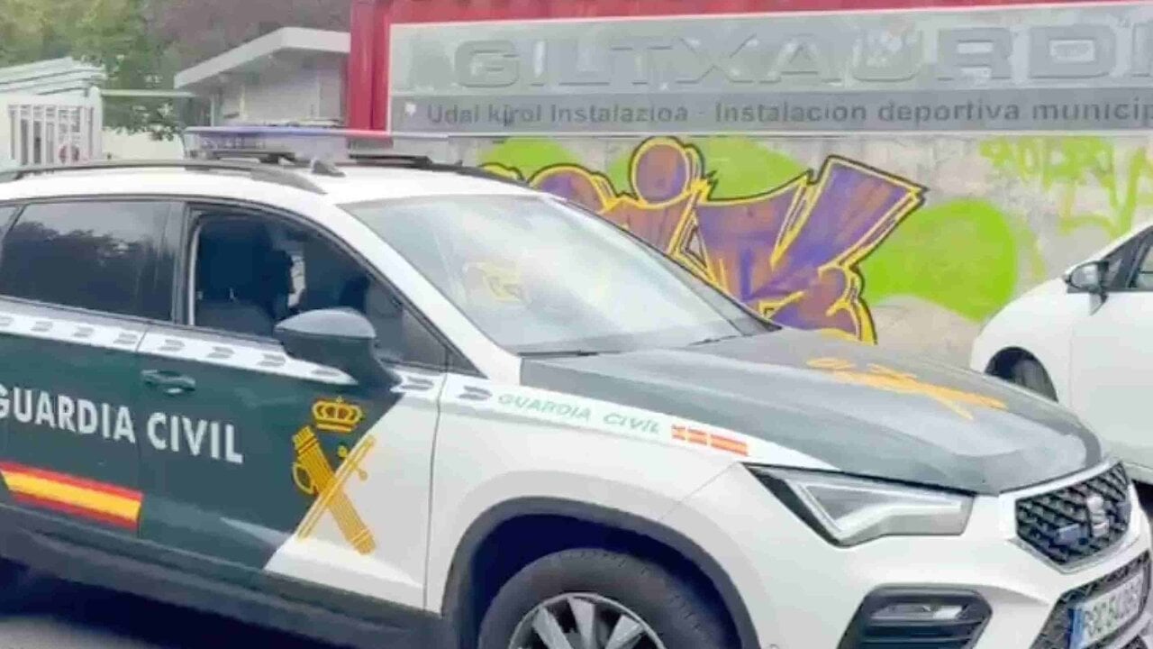 Resuelto el enigma de las taquillas de Elizondo: un usuario del polideportivo robaba a sus propios compañeros