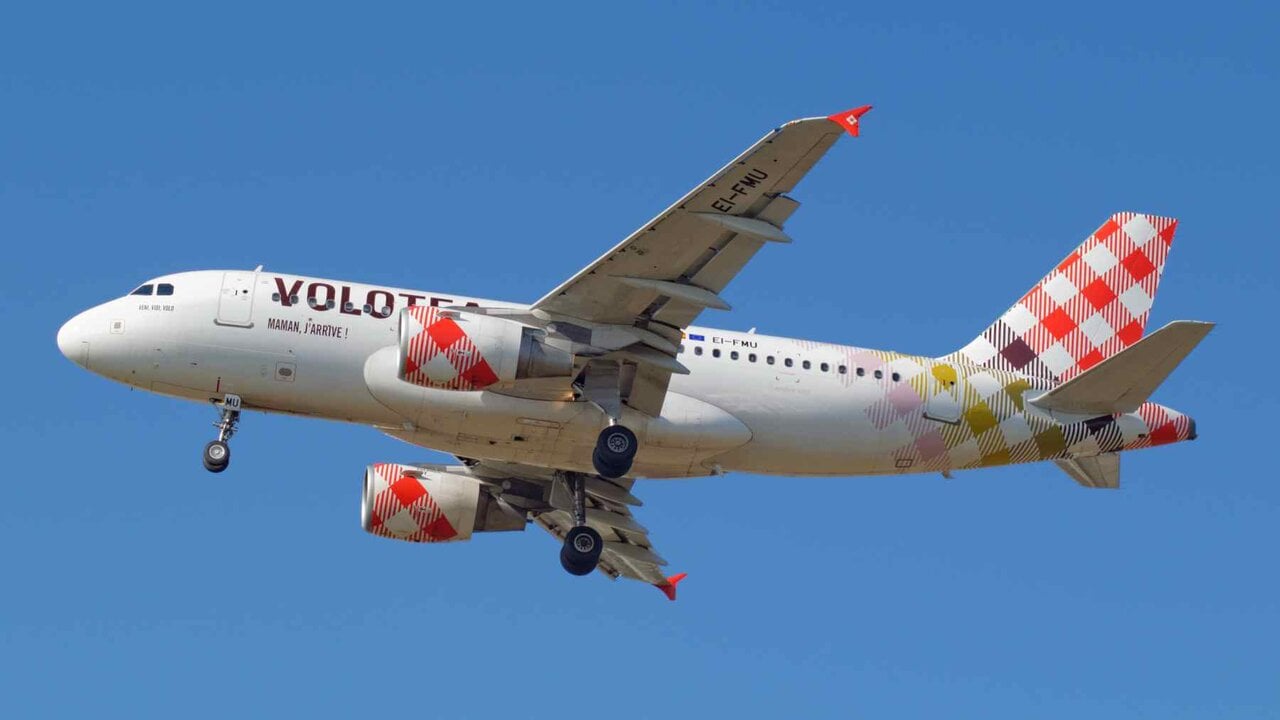 Una nueva compañía aérea llega al aeropuerto de Pamplona y saca a la venta vuelos directos a Sevilla desde 50 euros