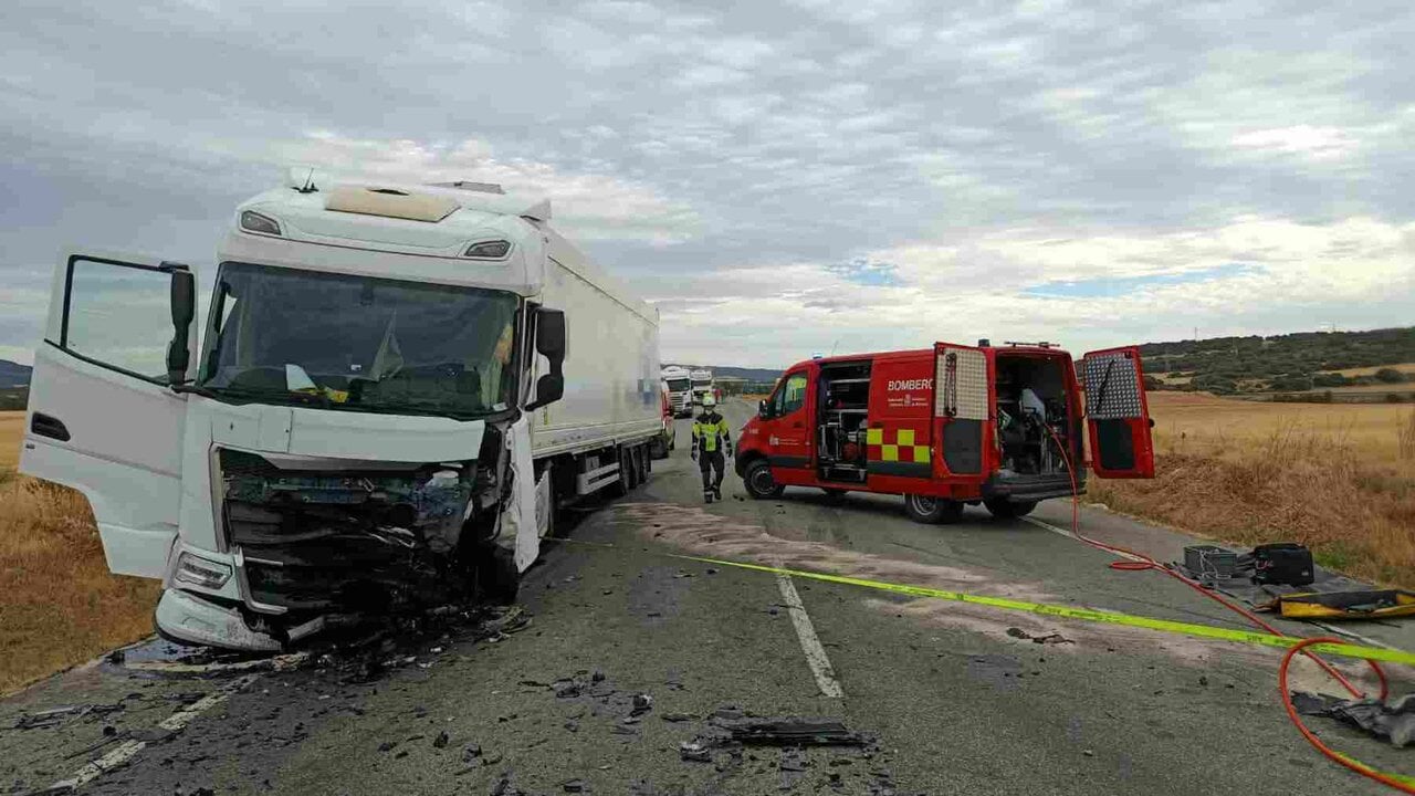 Muere un hombre de 68 años tras una choque frontal entre un turismo y un camión en la N-121 en Unzué