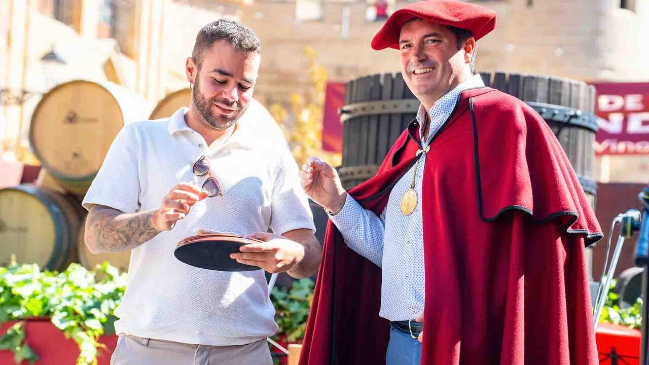 El conocido influencer Urrapetito pregona en Olite una Fiesta de la Vendimia marcada por una cosecha histórica