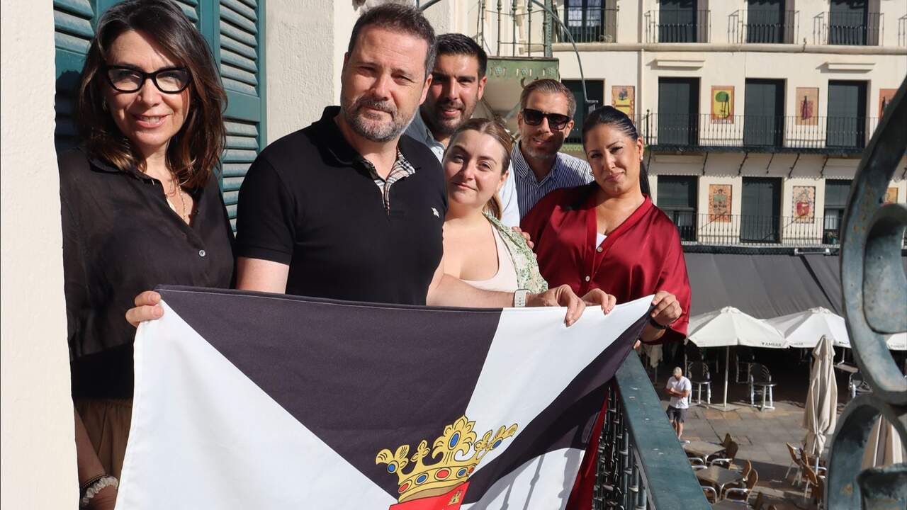Tudela se solidariza con Ceuta y cuelga su bandera en su balcón al grito de 