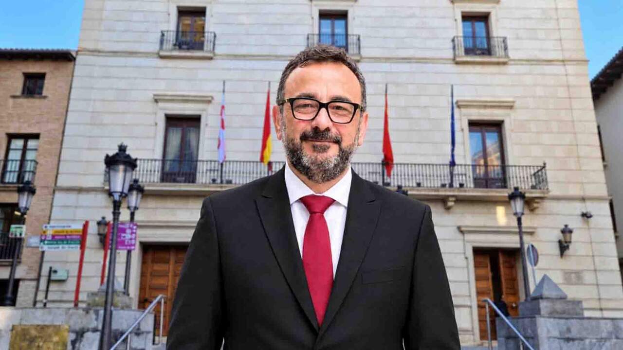 Cambio de caras en el Ayuntamiento de Tudela: Iciar Les se marcha y Eugenio Miramón entra en octubre