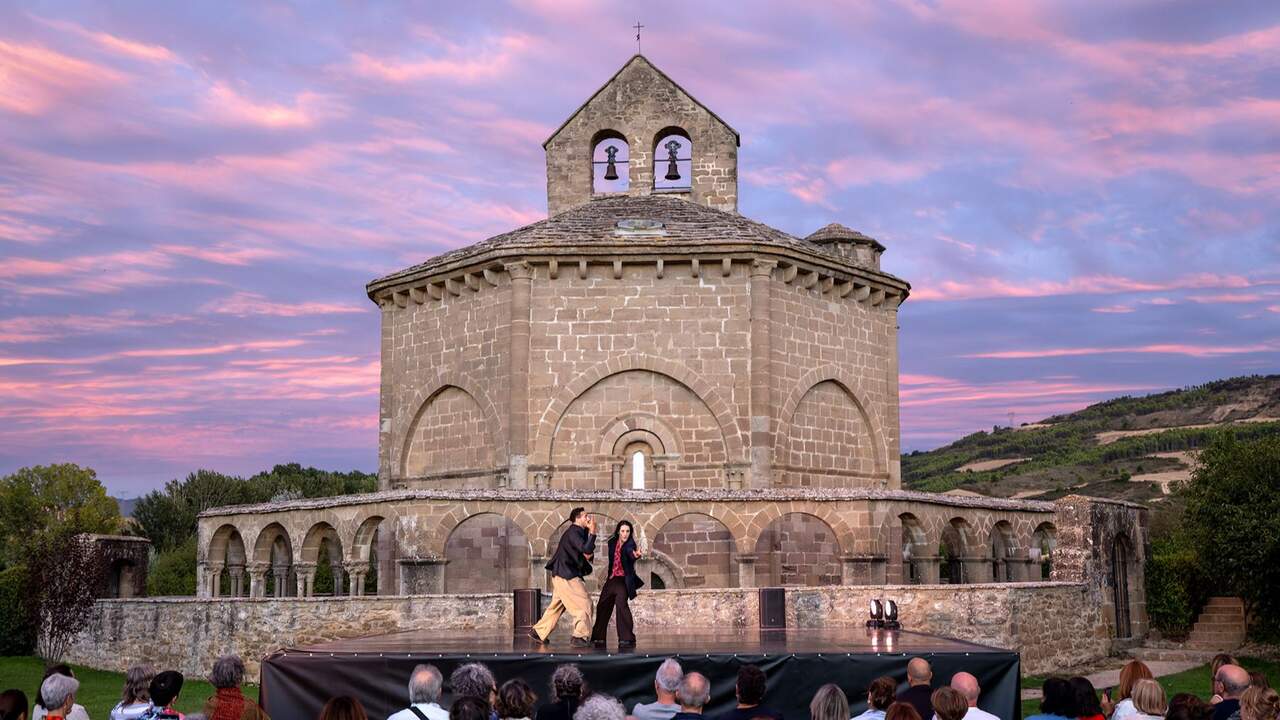 Un verano de teatro en los pueblos de Navarra: 18 compañías han reunido a 2.240 personas en 16 espacios emblemáticos