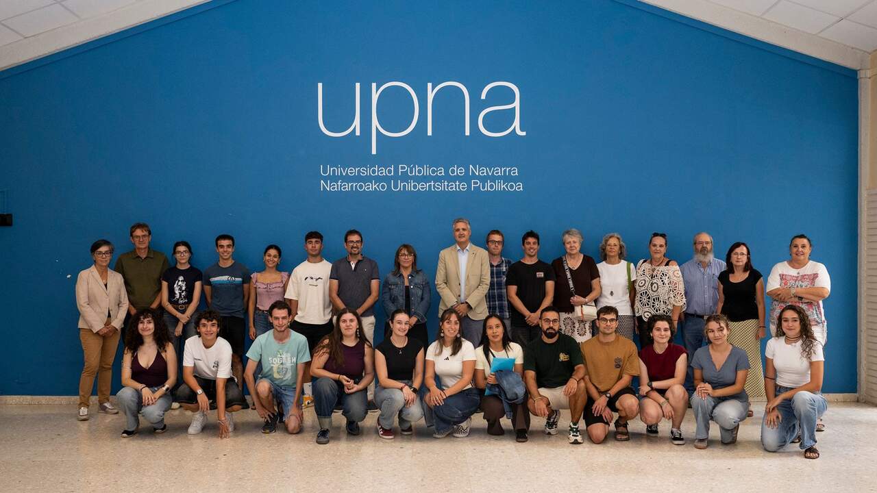 Un nuevo título de la UPNA recorre el patrimonio de Navarra con visitas a Pamplona, Olite, archivos y ferrerías