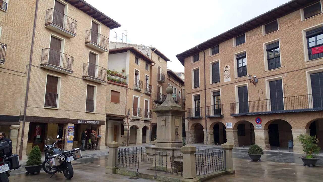 Juzgan a un hombre que se quedó los 10.000 euros de reserva de una pareja para comprar una casa en Los Arcos