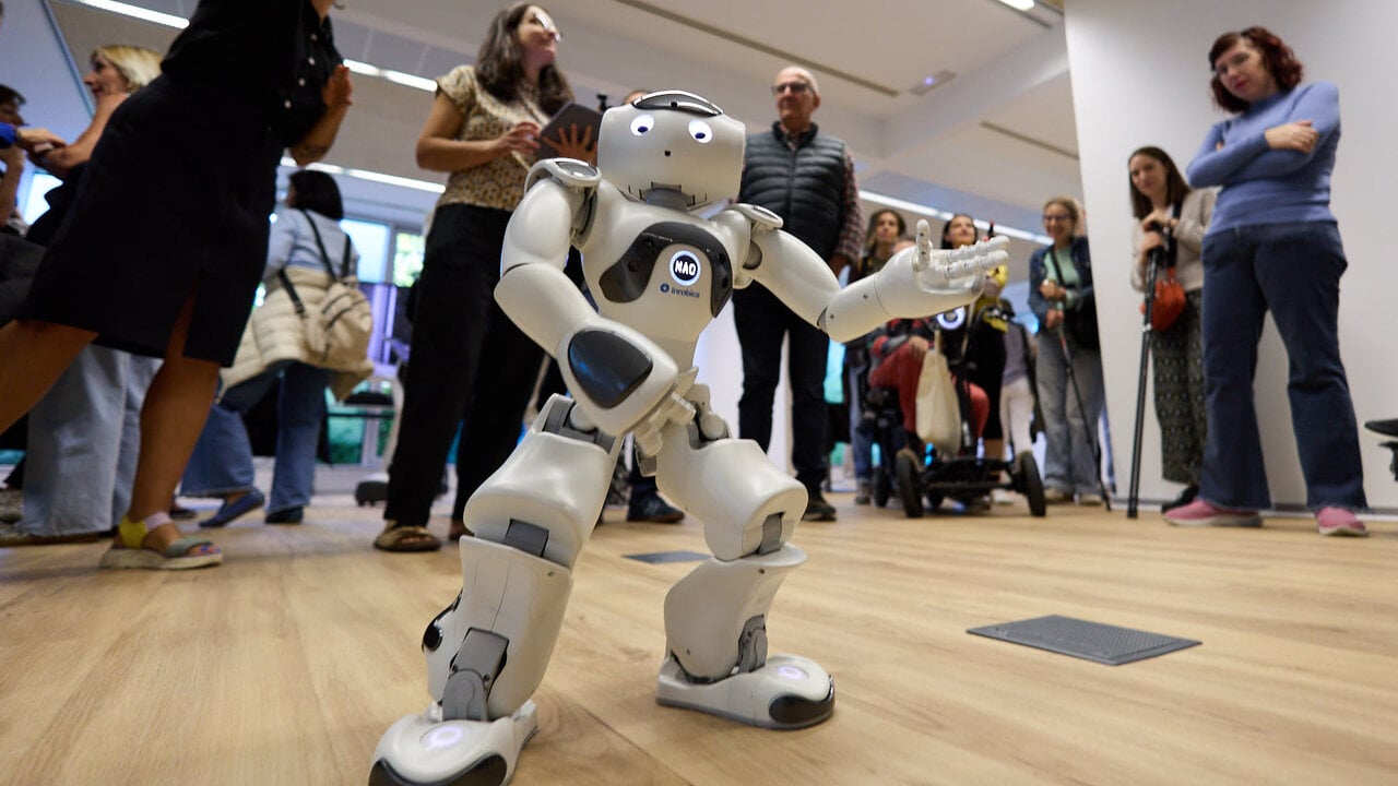 Showroom tecnol&oacute;gico organizado por el Centro de Investigaci&oacute;n en Inteligencia Artificial de Navarra (NAIR Center) para mostrar robots sociales, tecnolog&iacute;as de apoyo a los cuidados y otras soluciones destinadas a favorecer la autonom&iacute;a de las personas. I&Ntilde;IGO ALZUGARAY