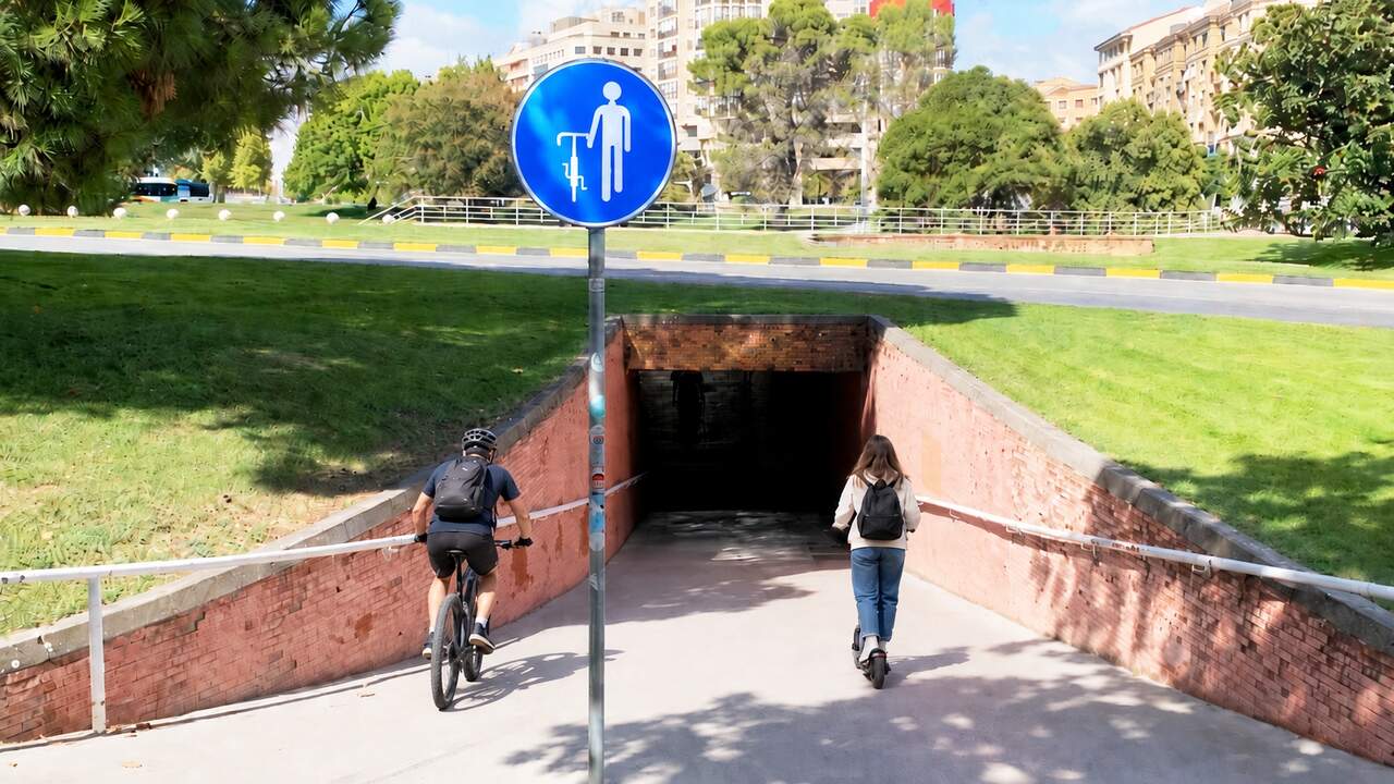 La señal de tráfico que se incumple sistemáticamente en la Pamplona de Asiron: 