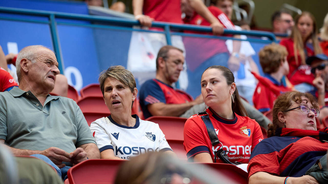 La grada de El Sadar durante el partido de LaLiga EA Sports entre CA Osasuna y Rayo Vallecano disputado en Pamplona. I&Ntilde;IGO ALZUGARAY
