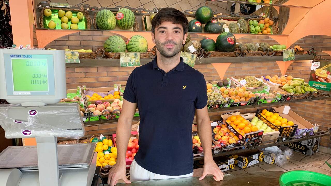 Iosu, el joven frutero de Pamplona que se hace cargo del negocio de su tío tras 42 años: 