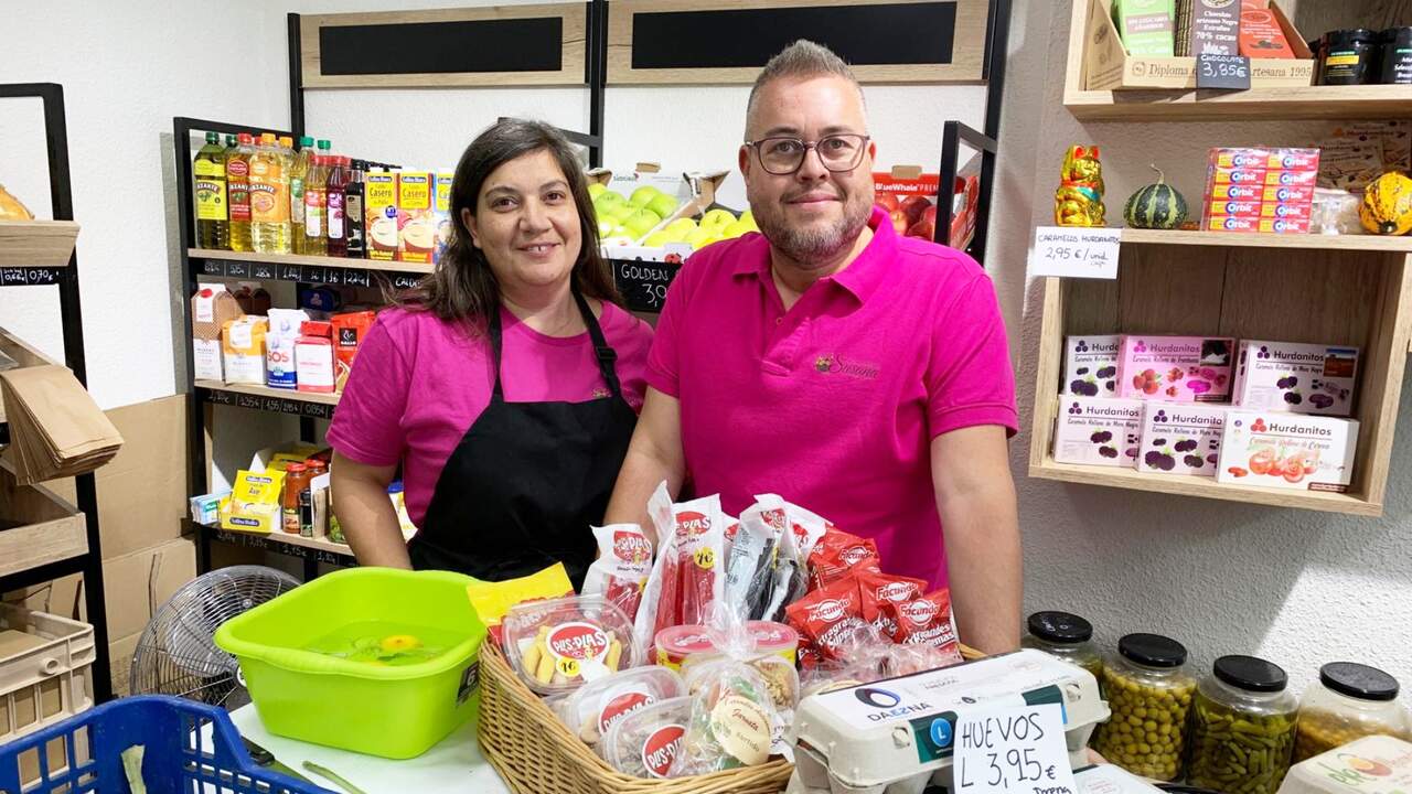 Una pareja recupera una tienda en Pamplona y pone de moda el morcón extremeño: 