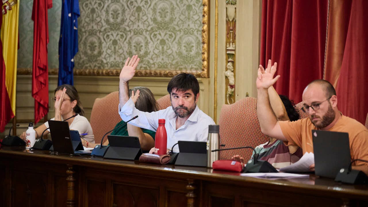 Revolcón de la Junta Electoral al grupo de Eneko Larrarte en Tudela por denunciar las luces de la Catedral