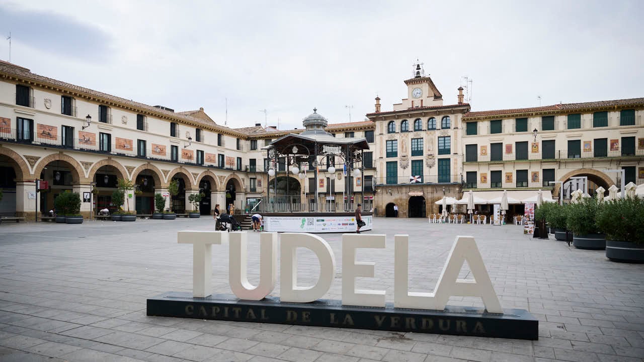 La trampa de tres desconocidos a una anciana de 91 años en Tudela: le roban 4.000 euros y varias joyas