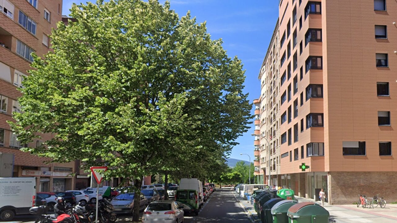 La calle de Pamplona que cerrará cuatro días por obras y dejará sin acceso a los garajes de los vecinos