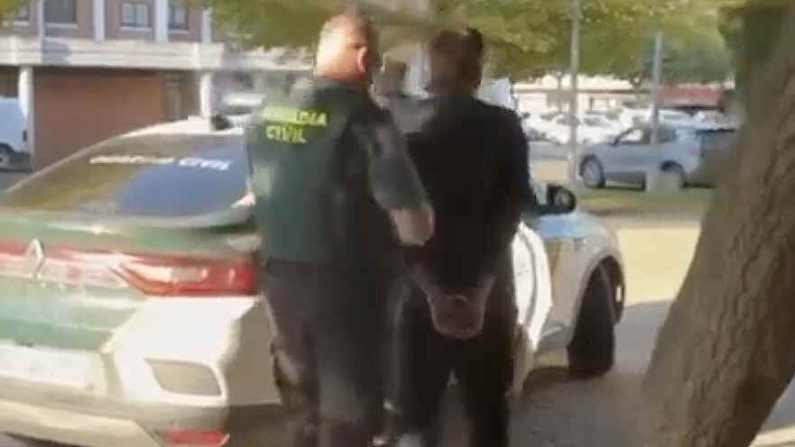 Las cámaras de varios comercios delatan a un joven de 18 años que utilizó tarjetas bancarias robadas en Navarra