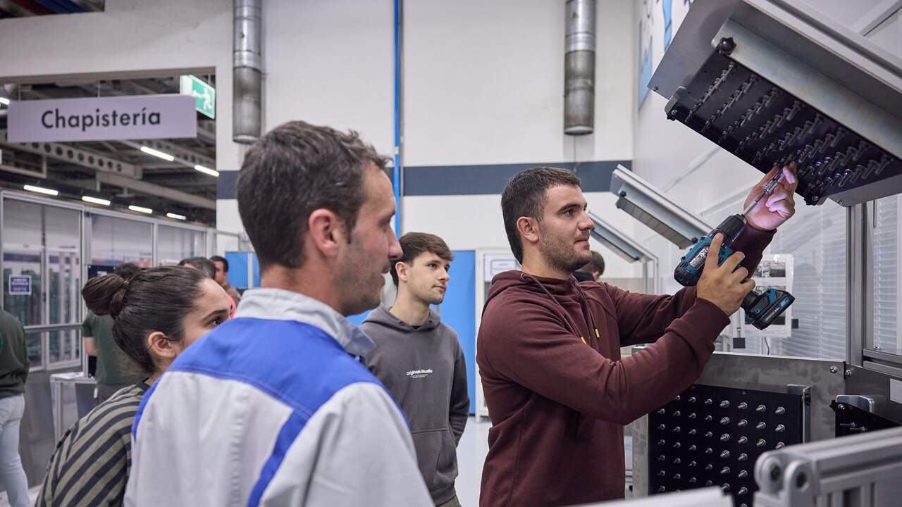 Volkswagen Navarra busca nuevos perfiles profesionales: lanzan cursos para formar a 1.850 personas y facilitar su contratación