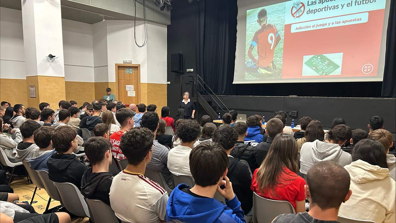 La Federación Navarra de Fútbol lleva a las aulas una advertencia sobre las apuestas y los amaños de partidos