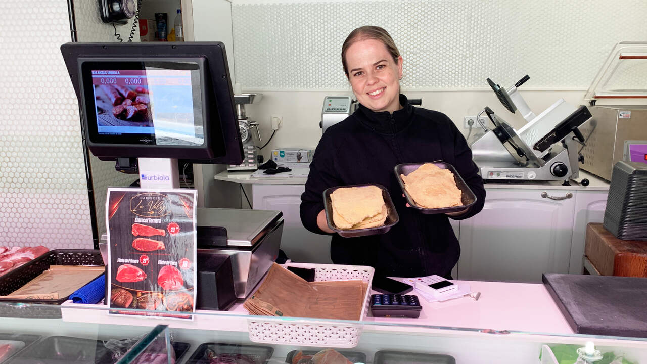 Ana María tiene su carnicería en Pamplona por donde pasa el encierro de San Fermín: 