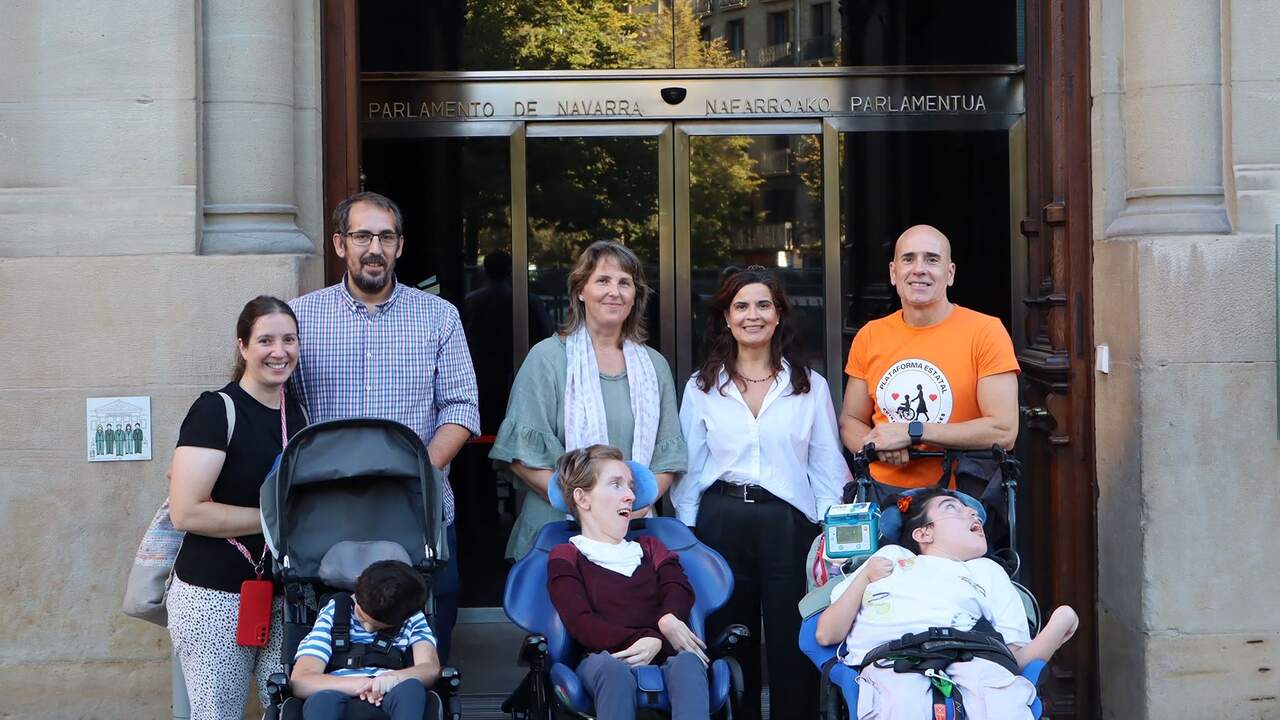 El Parlamento de Navarra respalda al PP para ampliar una ayuda a padres que siguen cuidando a sus hijos después de los 26