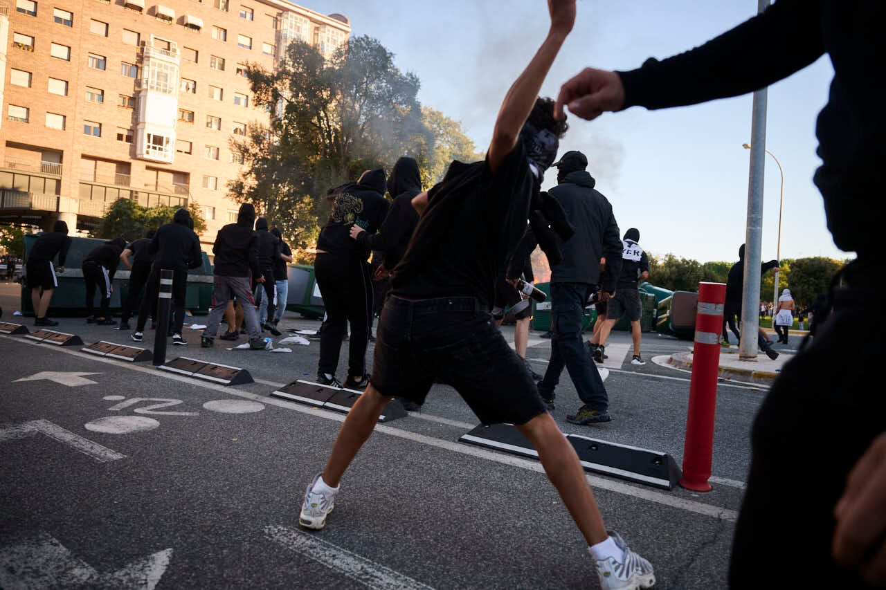 Solo tres detenidos tras los graves disturbios de cientos de radicales abertzales en Pamplona contra Vito Quiles