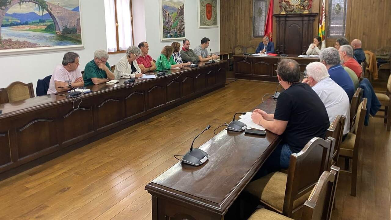 El consejero Chivite reúne a los alcaldes por Velate, pero sigue sin dar una fecha para reanudar las obras