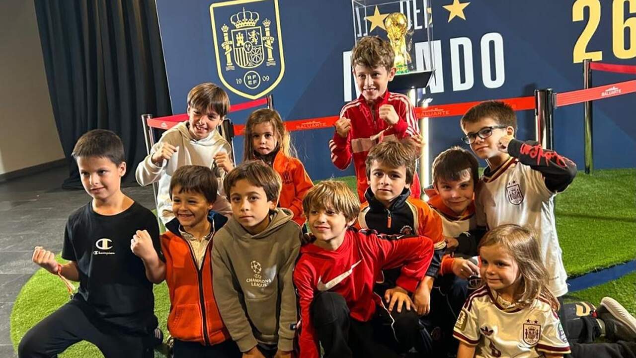 La Copa del Mundo se despide de Pamplona por todo lo alto: casi 6.000 personas acuden a Baluarte para verla