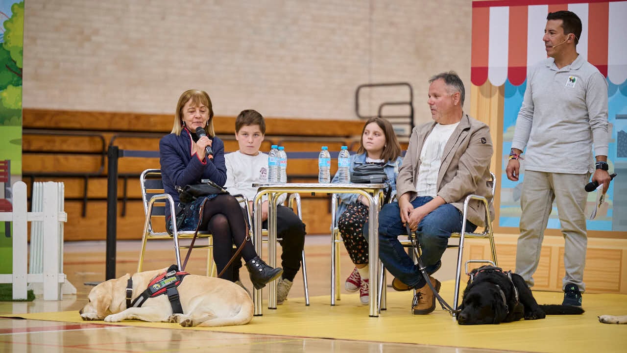 Exhibici&oacute;n de un nuevo modelo de perros gu&iacute;a en Navarra que organiza la Fundaci&oacute;n ONCE. PABLO LASAOSA