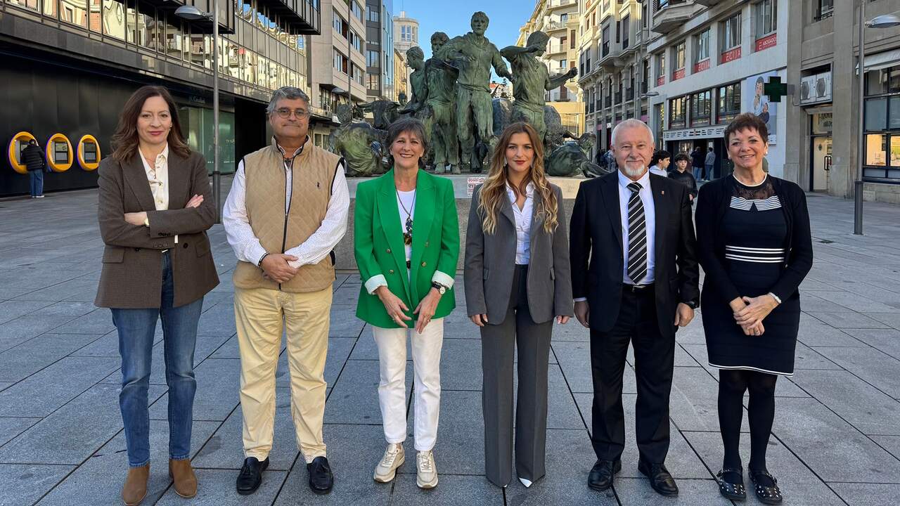 Vox presenta en Pamplona sus candidatos para el 29-N y promete una “bajada radical” de impuestos a las familias navarras