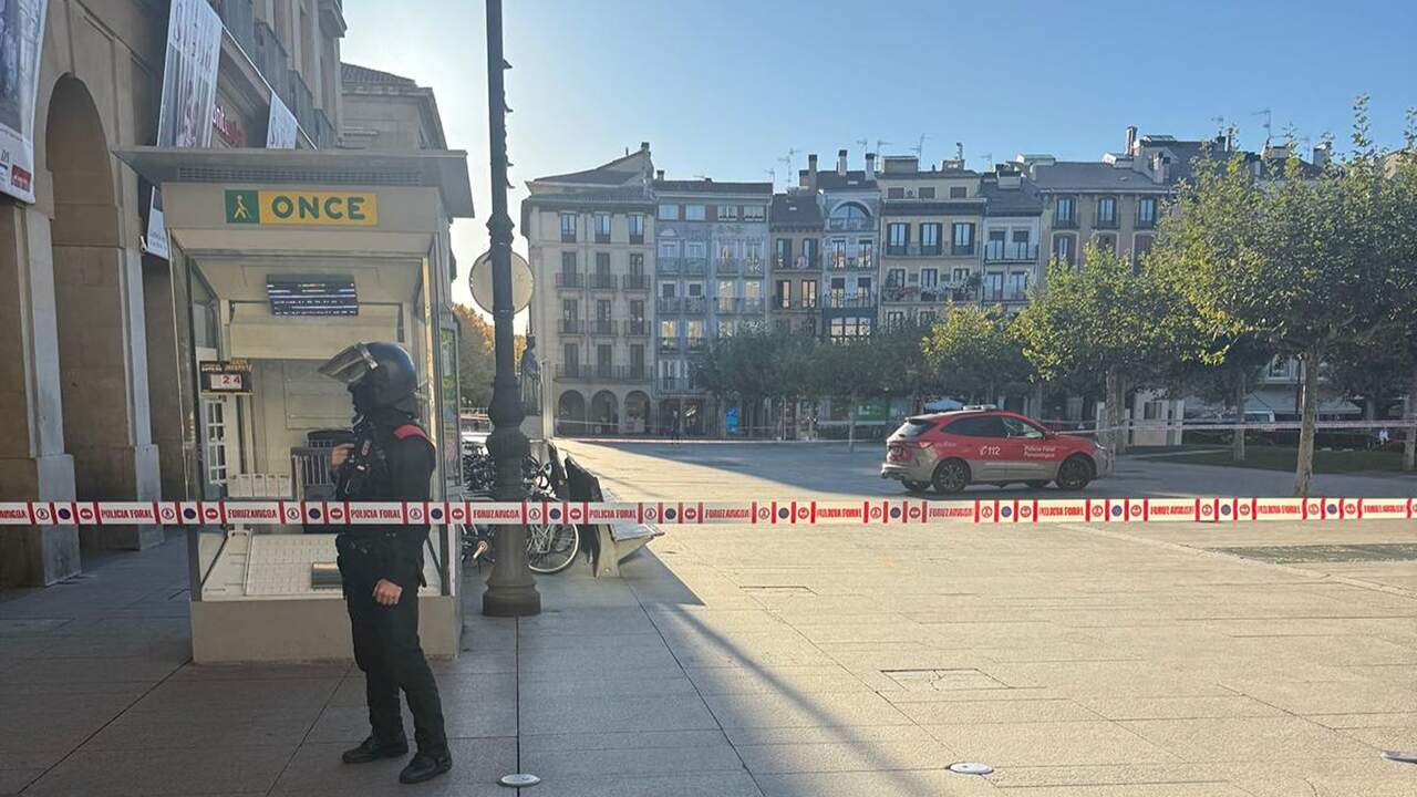 Alerta en el centro de Pamplona: la policía acordona parte de la Plaza del Castillo