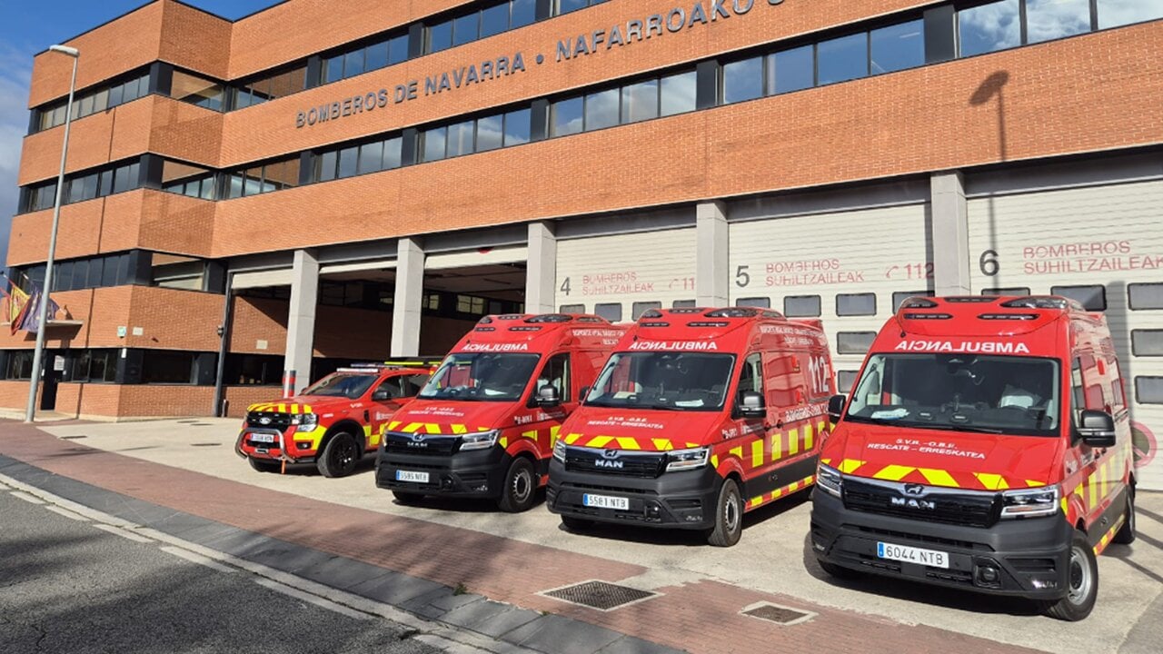 Los bomberos de Navarra estrenan tres ambulancias y un nuevo vehículo forestal que hasta ahora no tenían en su flota